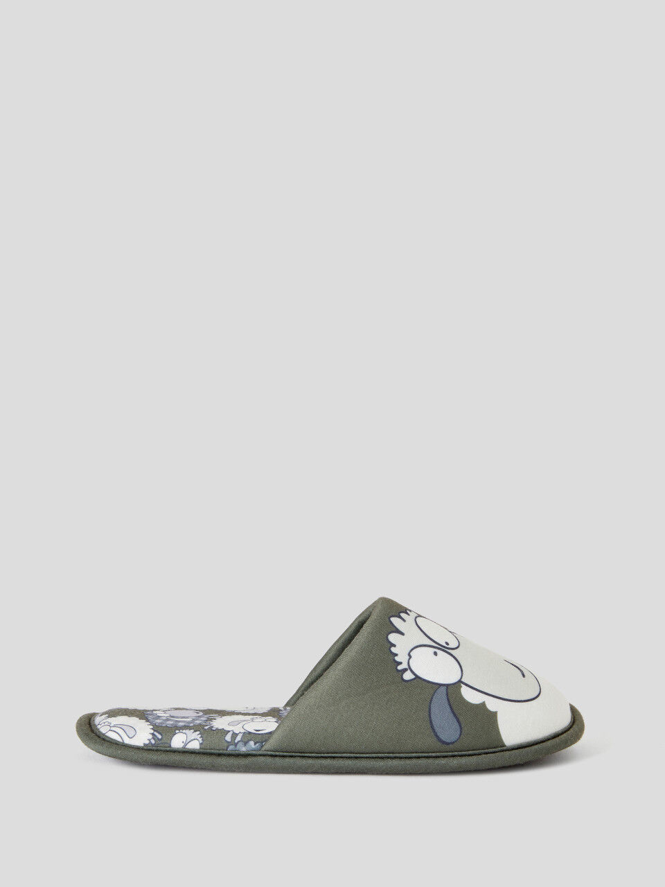 Slippers with sheep print