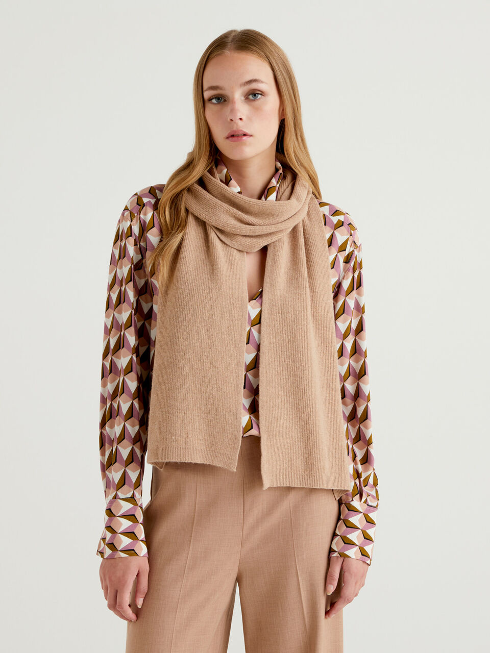 Scarf in wool and cashmere blend image number 2