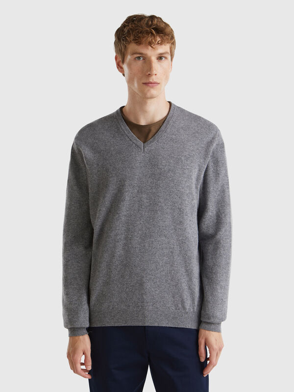 Dark gray V-neck sweater in pure Merino wool Men