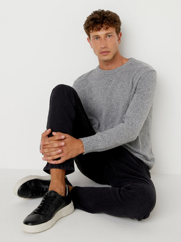 Crew neck sweater in cashmere and wool blend Men