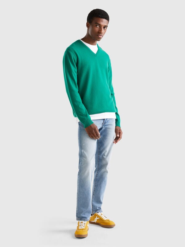 Green V-neck sweater in pure Merino wool Men