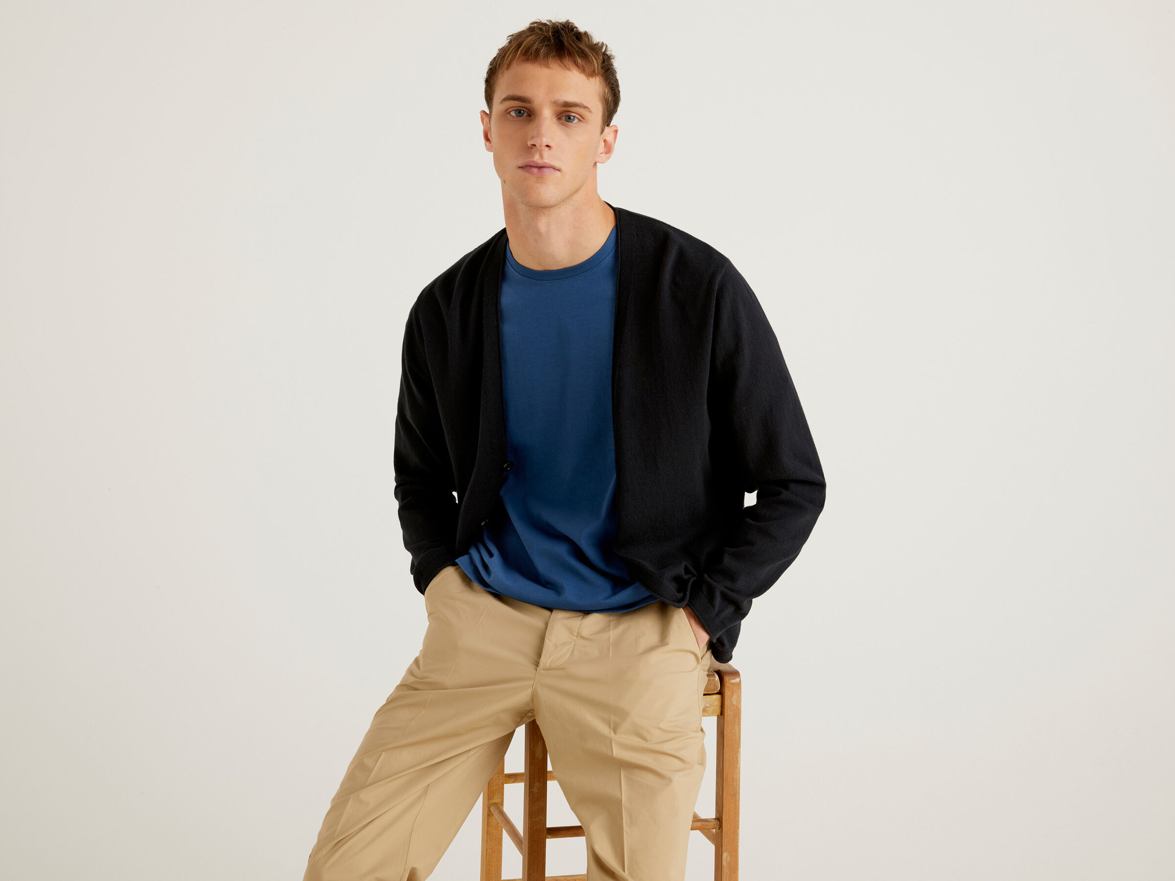 Cotton cardigan with V-neck image number 3