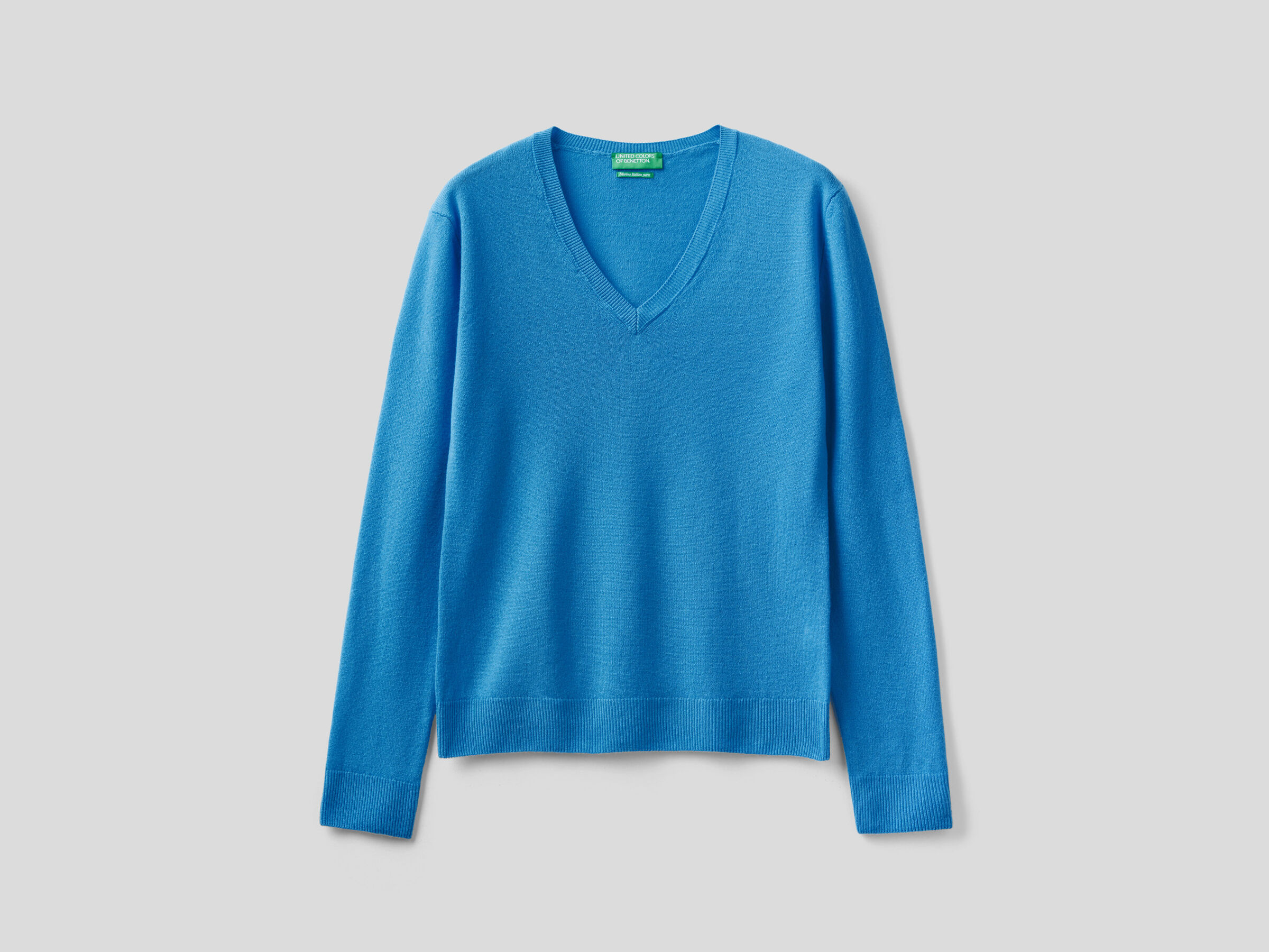 V-neck sweater in pure virgin wool image number 4