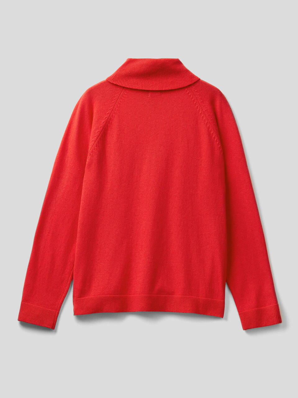 Turtleneck sweater in cashmere and wool blend image number 2