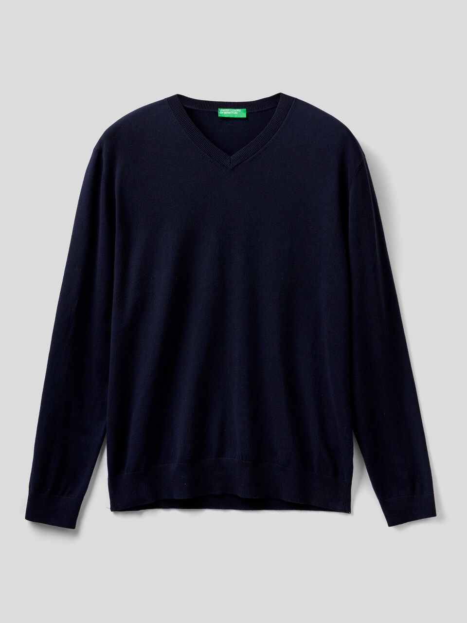 V-neck sweater in lightweight cotton blend image number 1