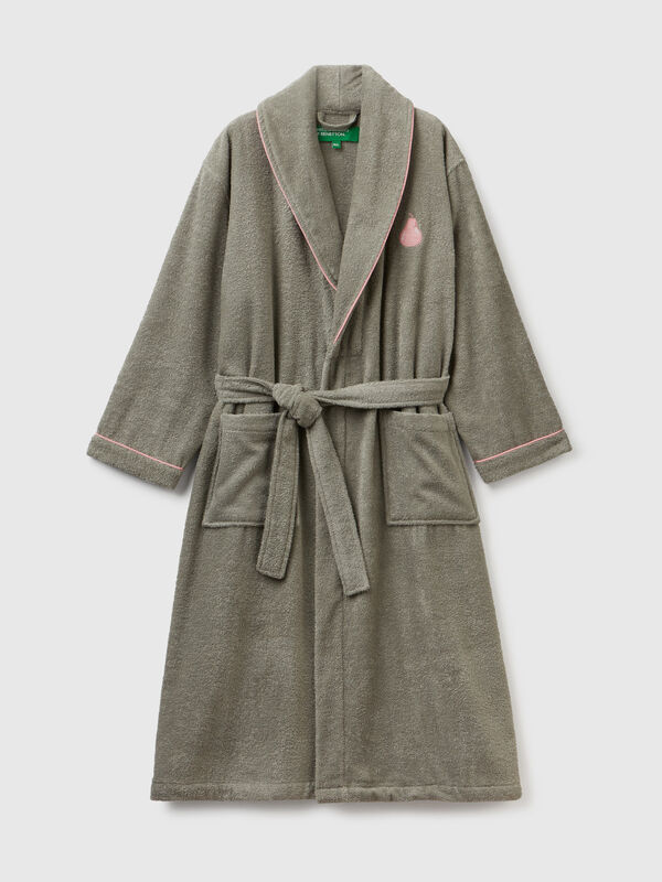 Gray bathrobe with pear embroidery
