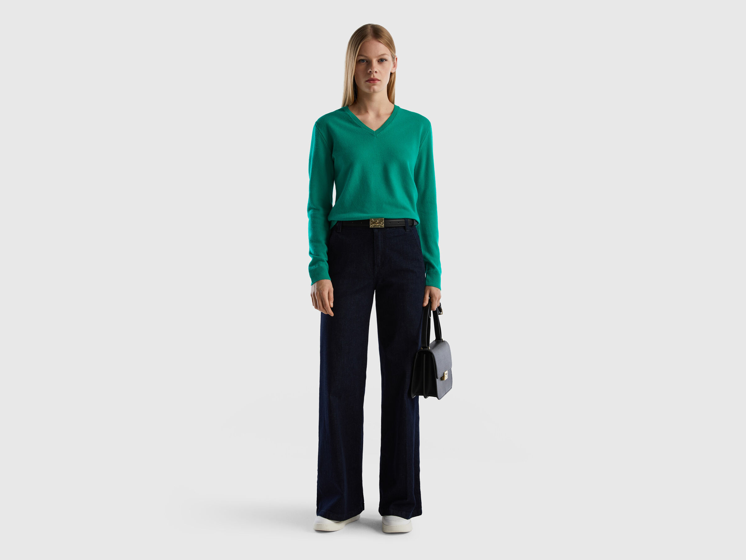 V-neck sweater in pure virgin wool image number 3