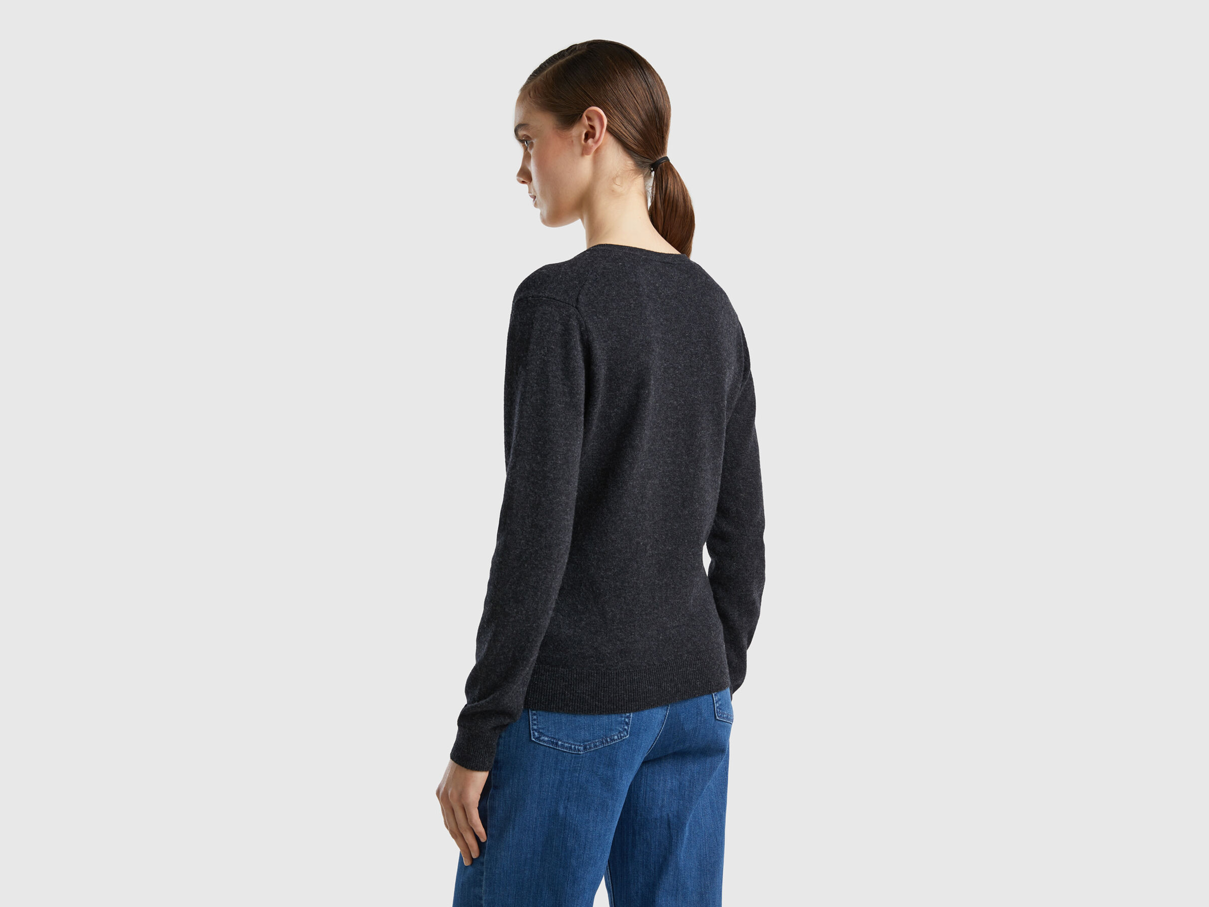 V-neck sweater in pure virgin wool image number 2