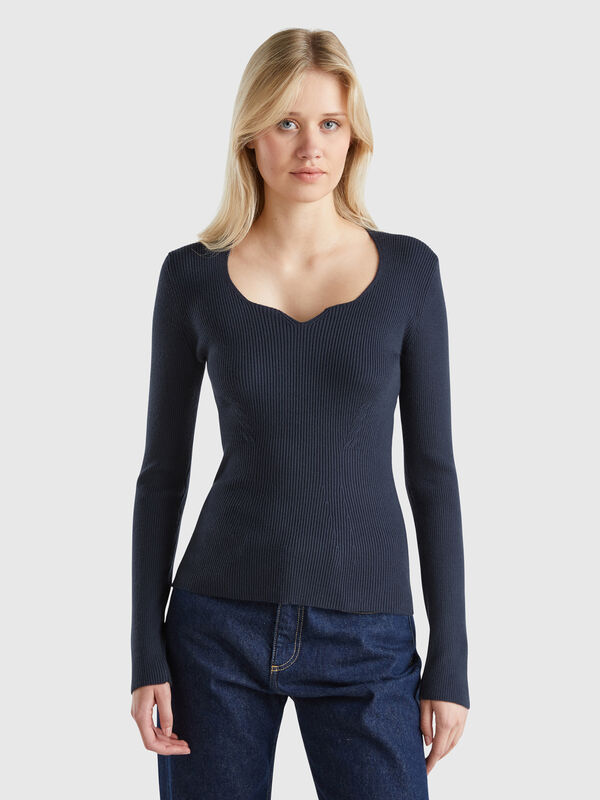 Sweater with sweetheart neck Women