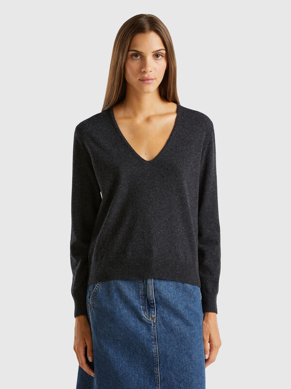 Charcoal gray V-neck sweater in pure Merino wool Women