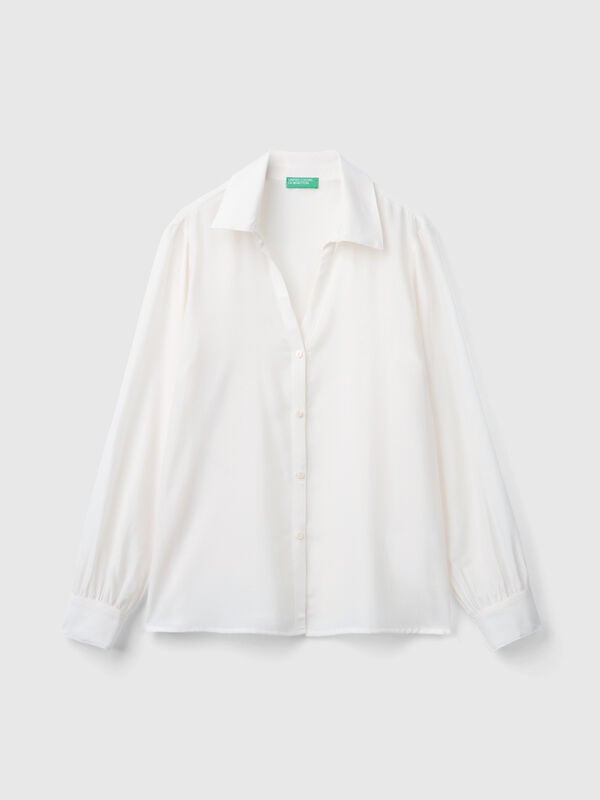 Shirt with V-neck Women