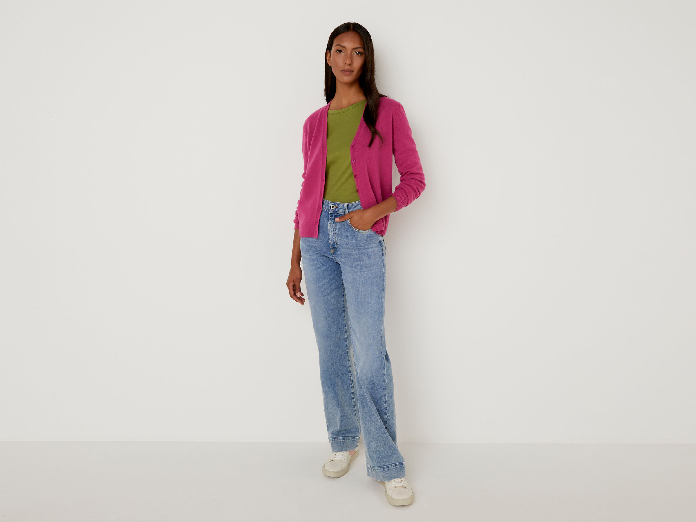 V-neck cardigan in pure virgin wool image number 3
