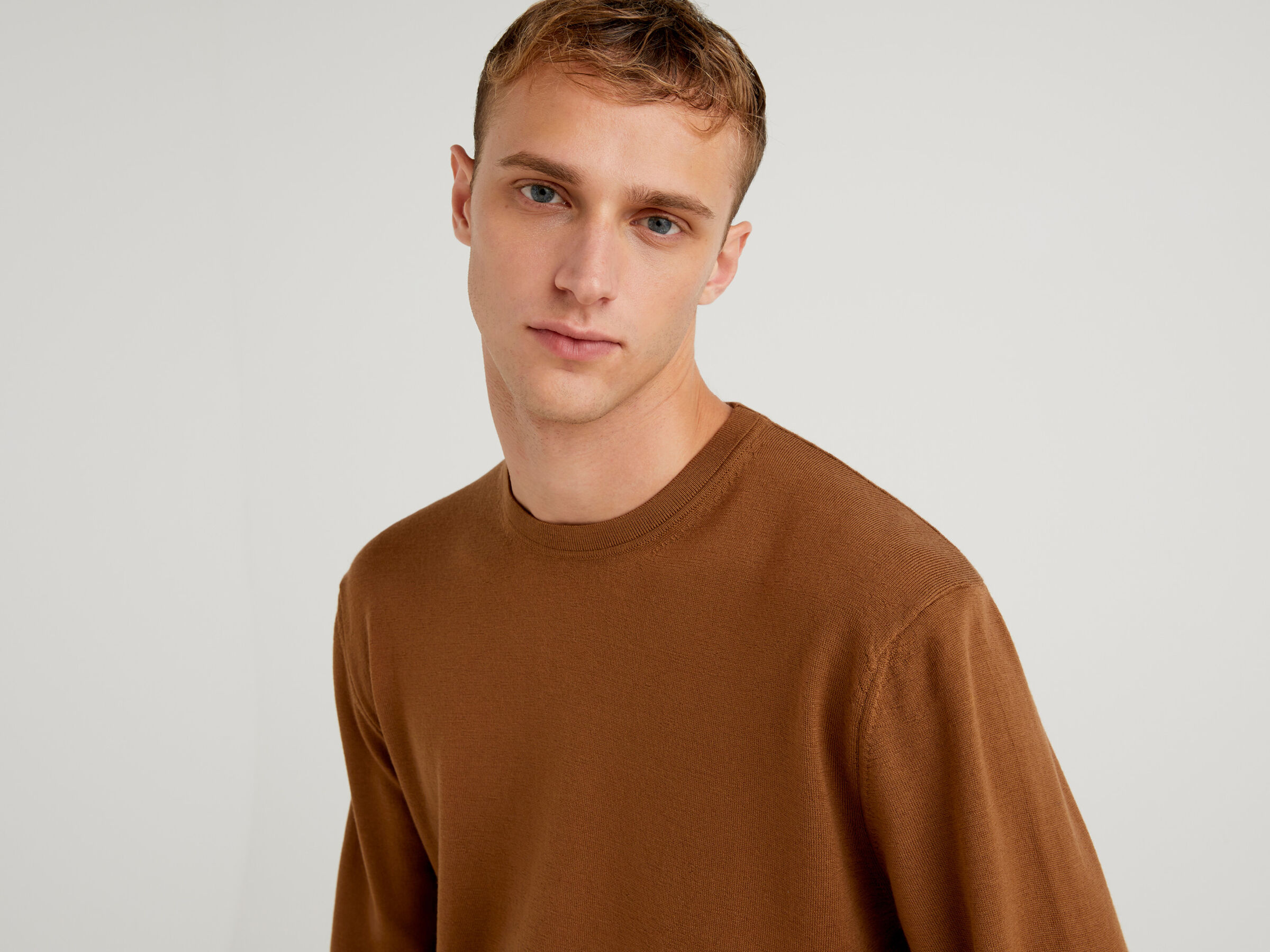Crew neck sweater in pure virgin wool image number 3