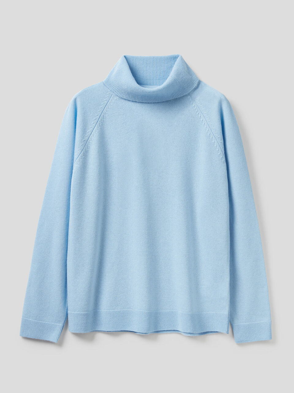 Turtleneck sweater in cashmere and wool blend image number 1