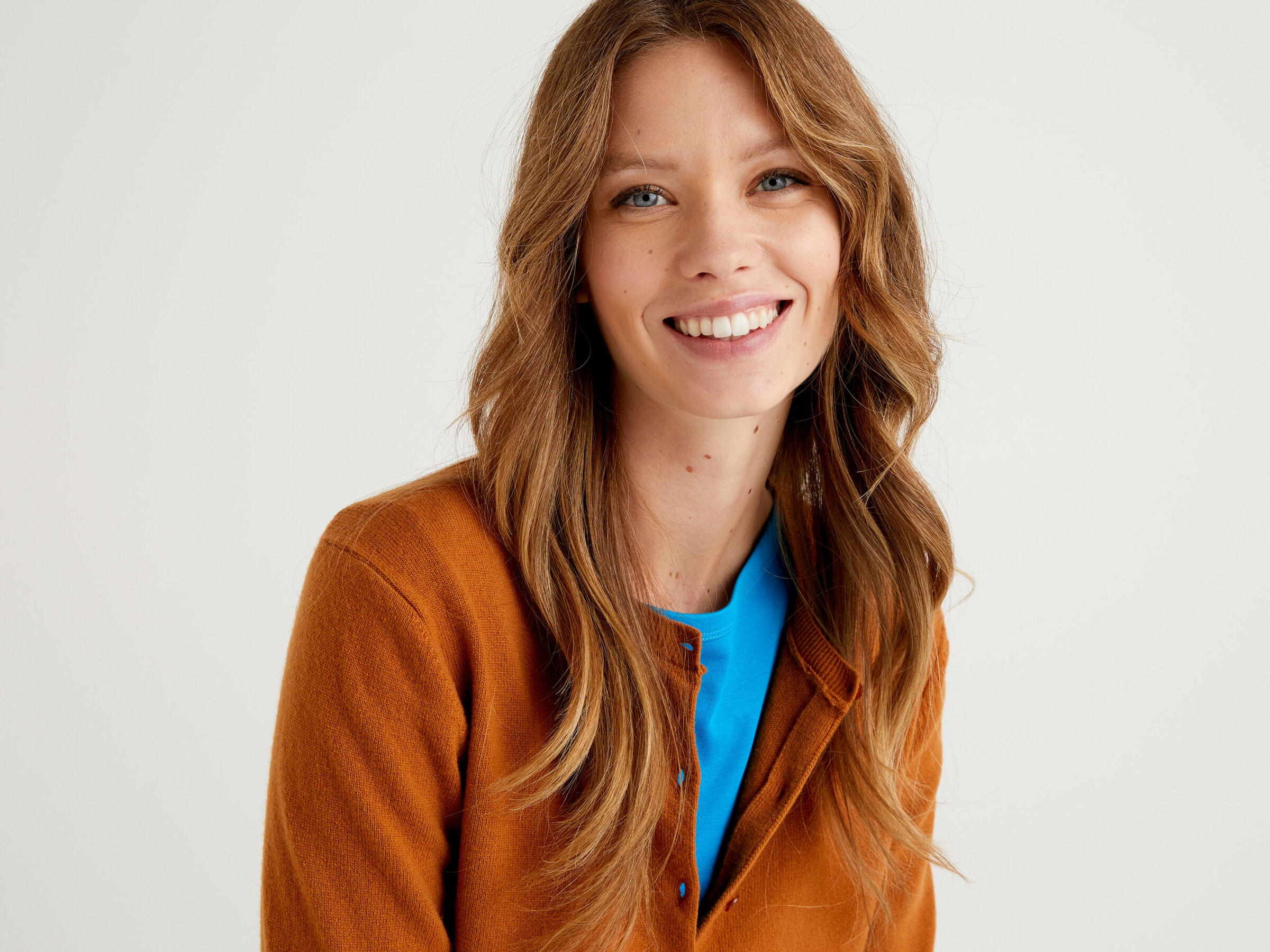Crew neck cardigan in pure virgin wool image number 4