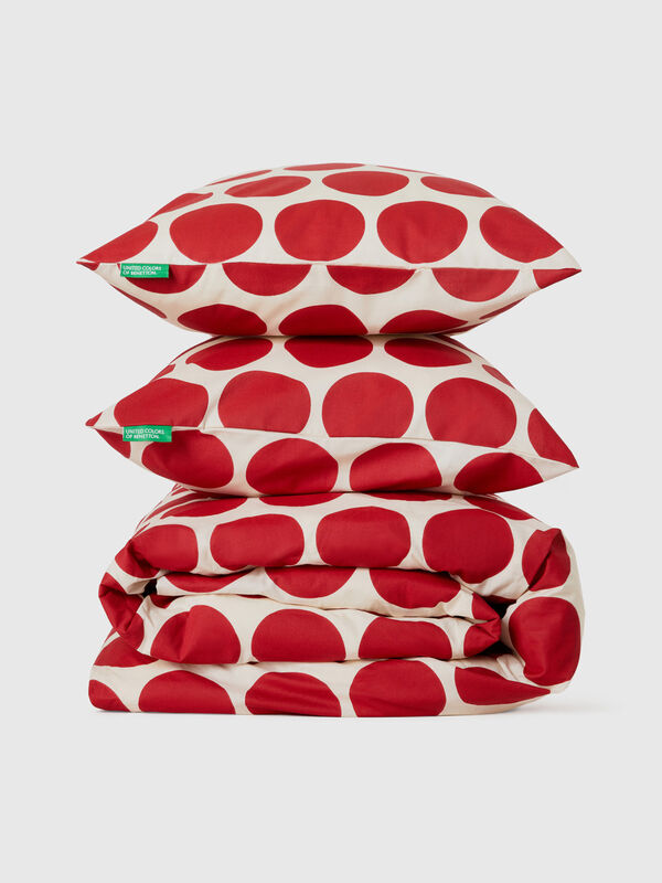 Double duvet cover set in white with red polka dots
