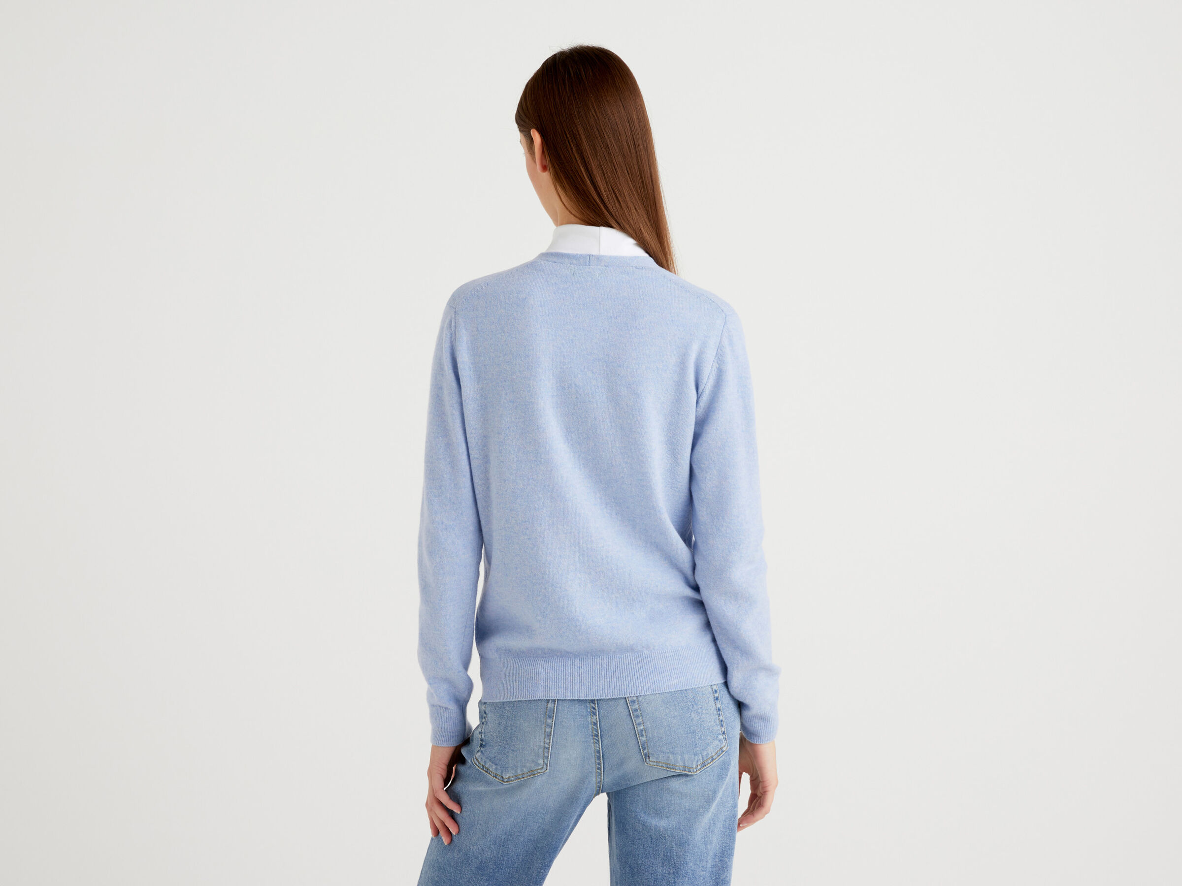 V-neck cardigan in pure virgin wool image number 2