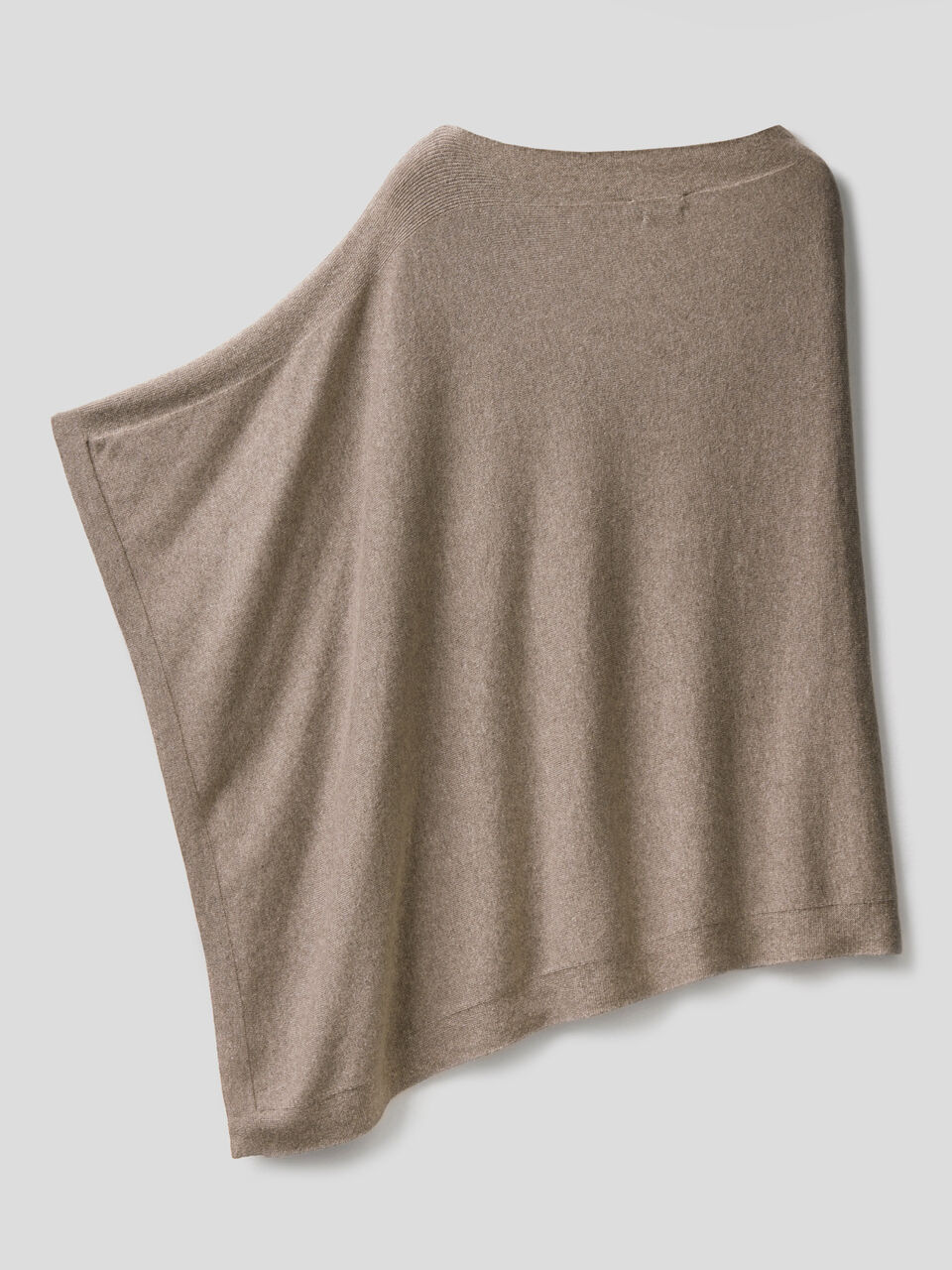 Cape in silk and cashmere blend image number 2