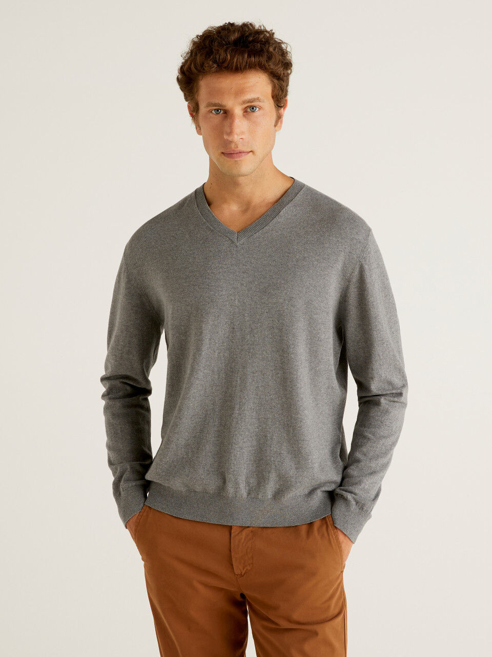 V-neck sweater in lightweight cotton blend
