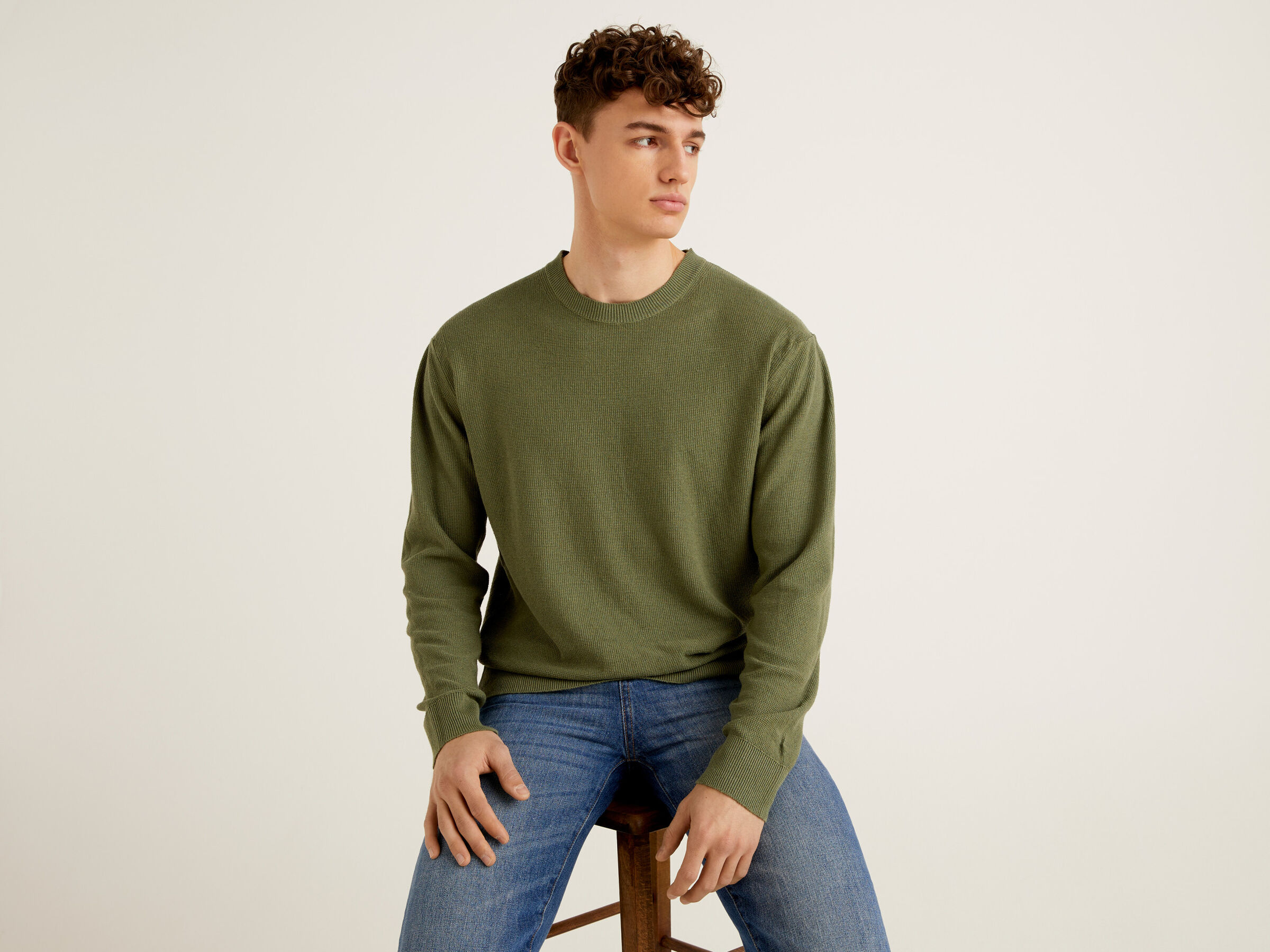 Crew neck sweater in linen blend image number 3