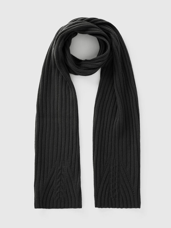 Scarf with cable knit Women