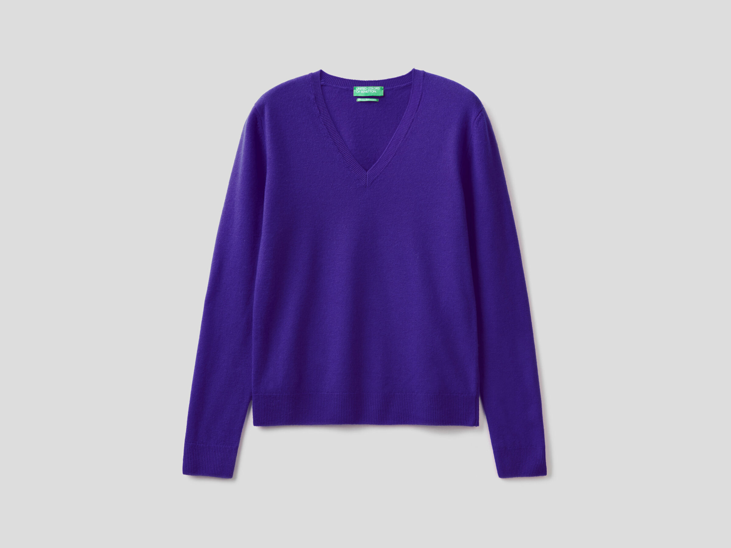V-neck sweater in pure virgin wool image number 4