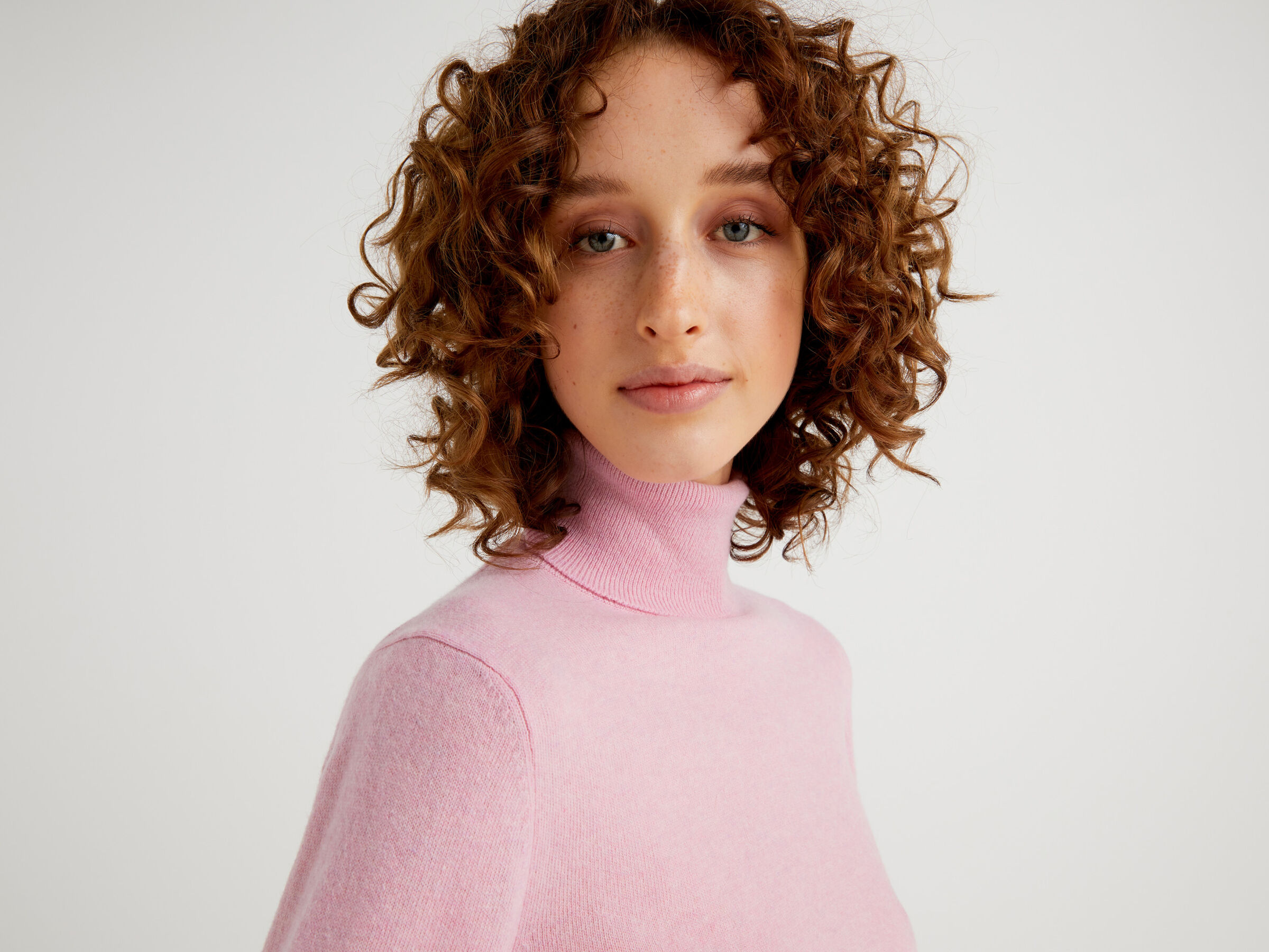 Turtleneck sweater in pure virgin wool image number 4