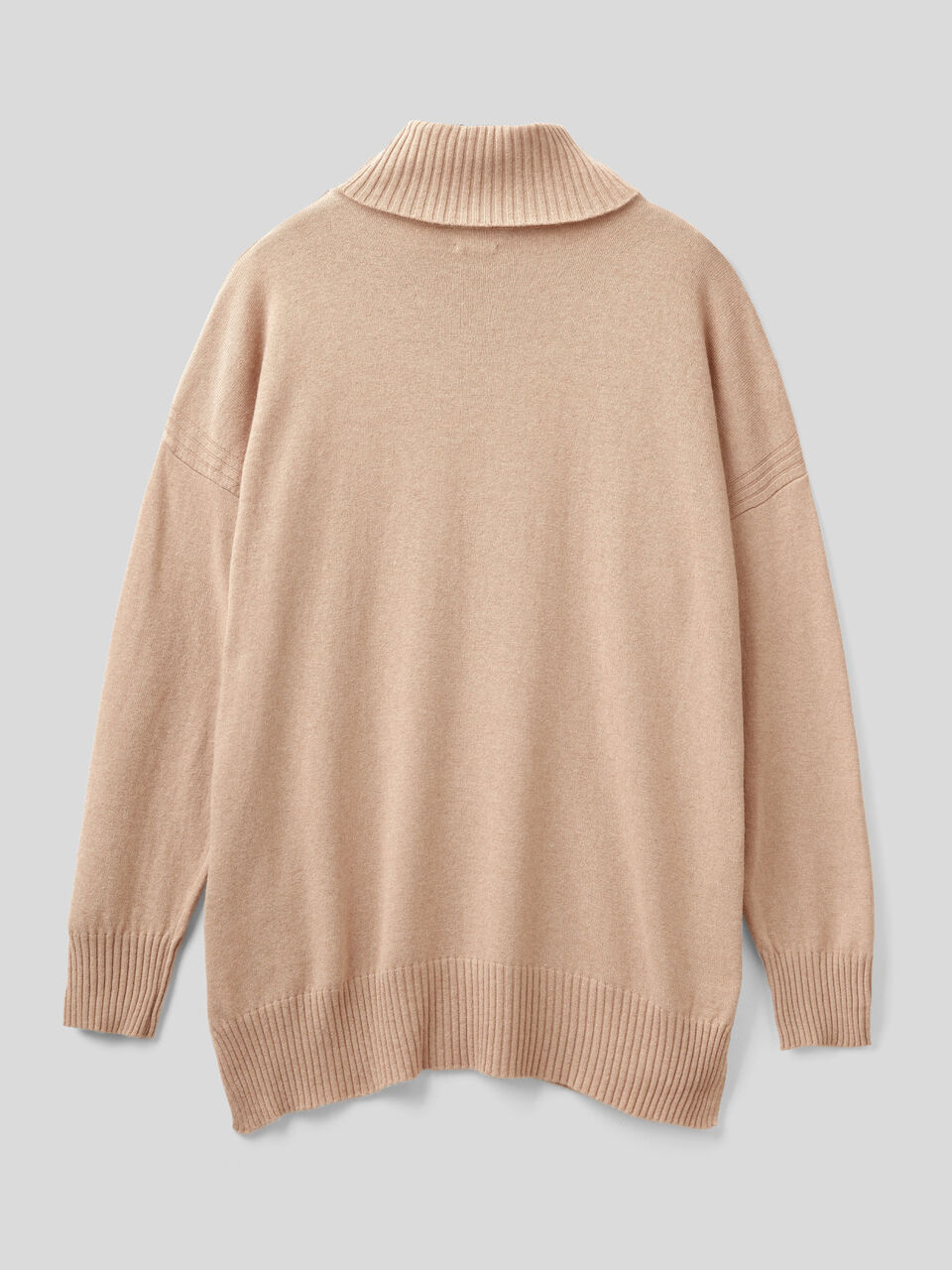 Oversized fit turtleneck in cashmere blend image number 2
