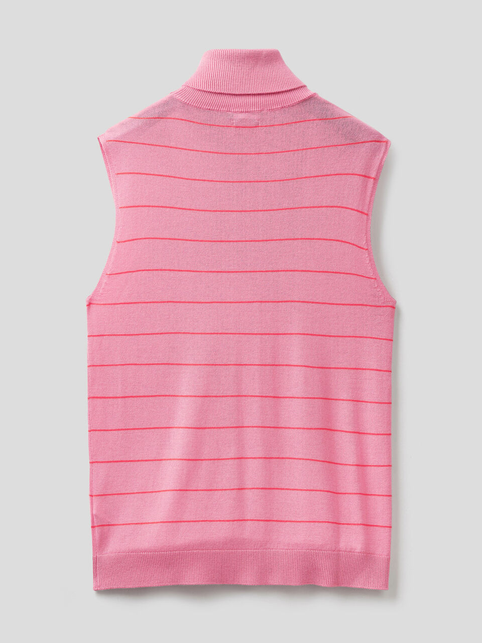 Sleeveless turtleneck in cashmere blend image number 2