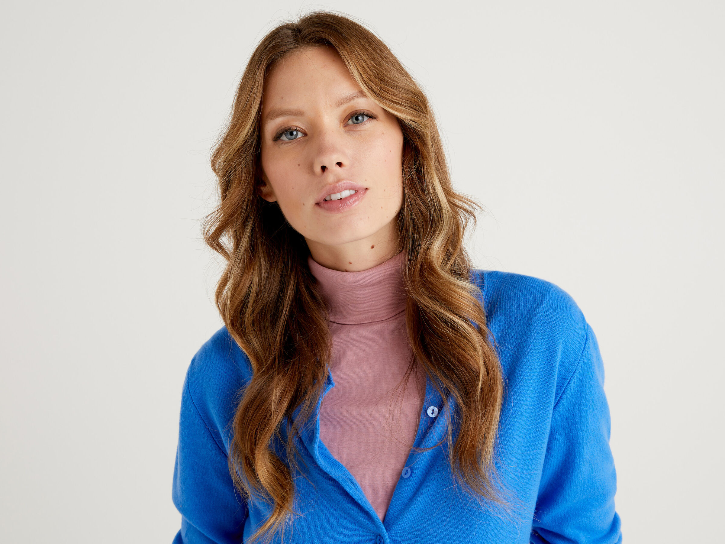 Crew neck cardigan in pure virgin wool image number 4