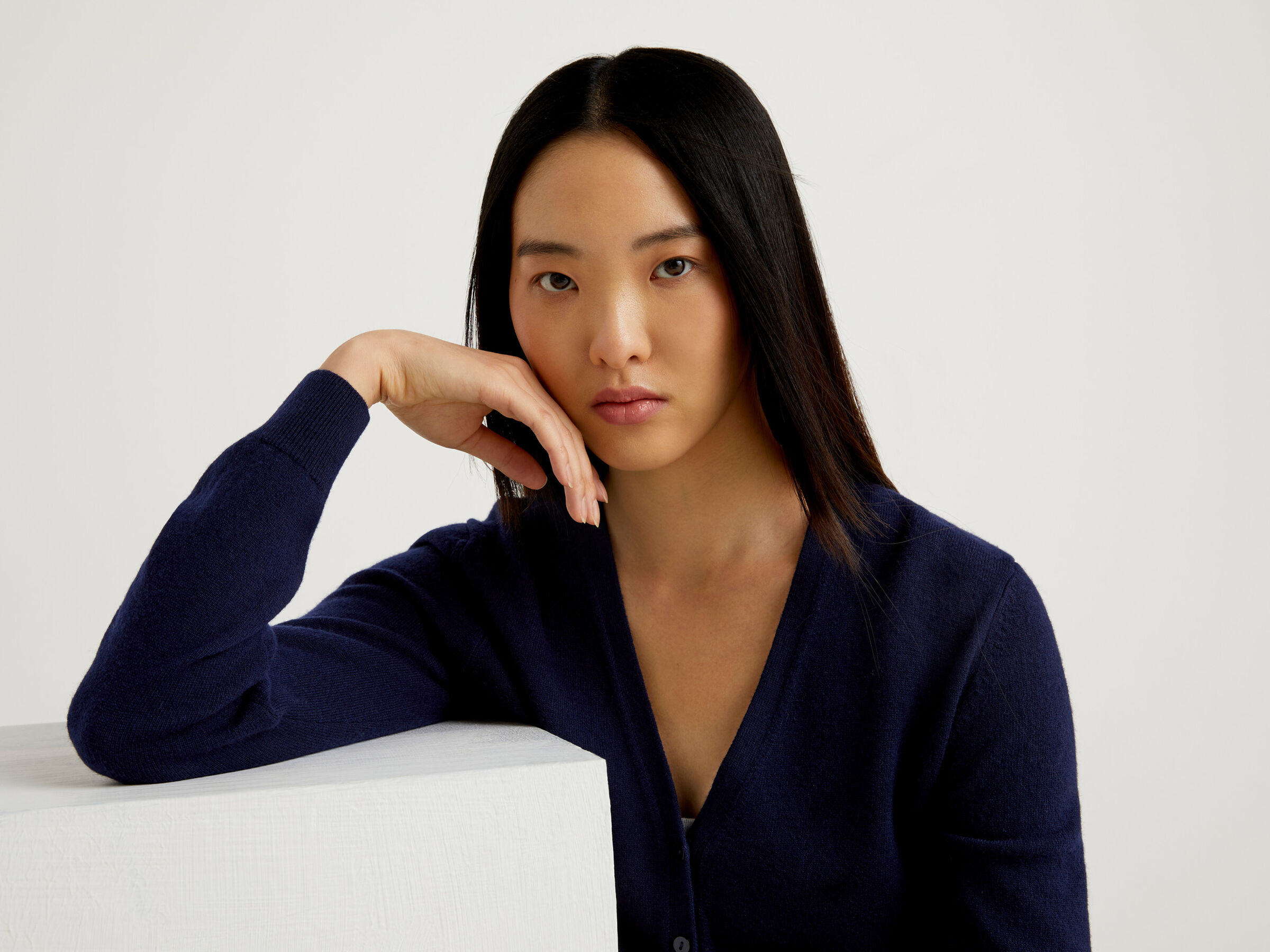 V-neck cardigan in pure virgin wool image number 4