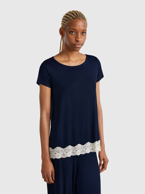 Flowy top with lace edge Women