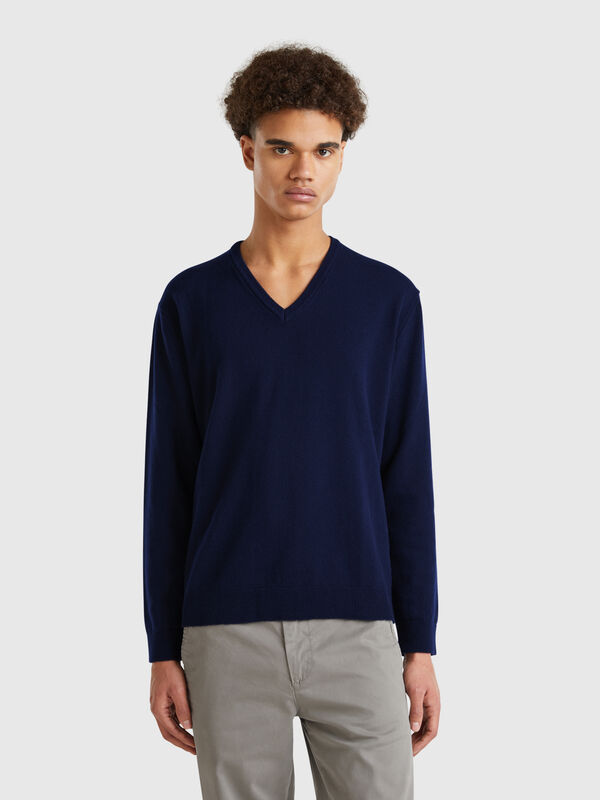 Midnight blue V-neck sweater in pure Merino wool Men