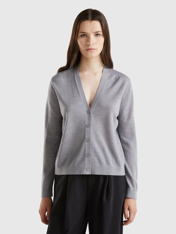 V-neck sweater in pure Merino wool Women