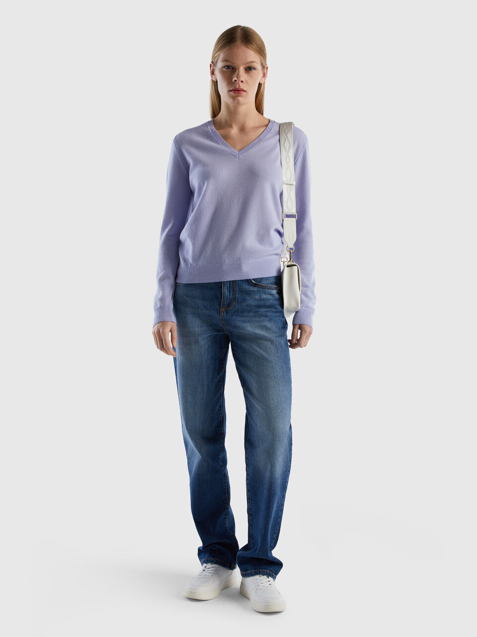Lavender V-neck sweater in pure Merino wool