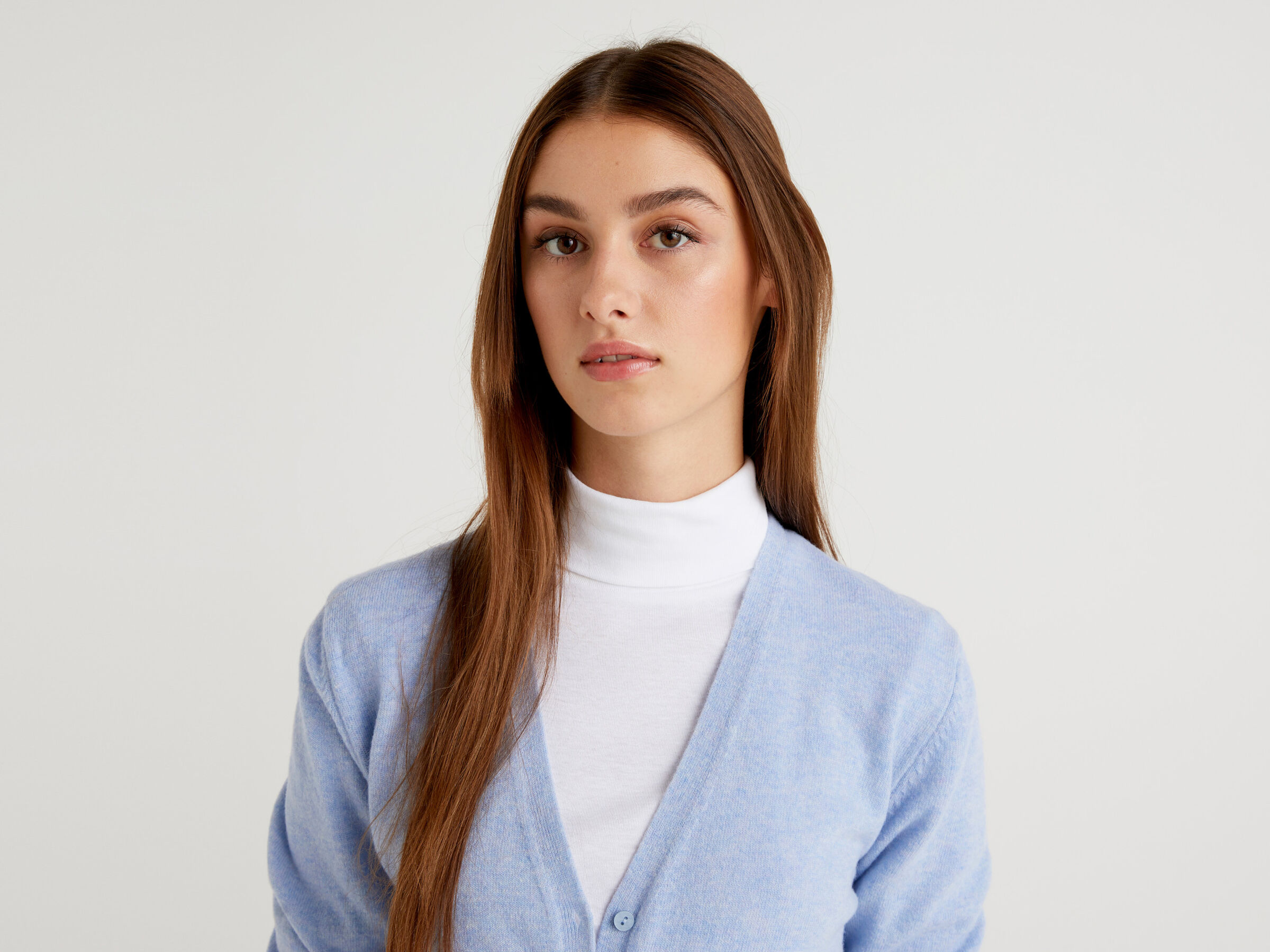 V-neck cardigan in pure virgin wool image number 4